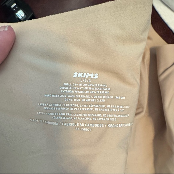 SKIMS NAKED SCOOP BRALETTE - Picture 5 of 5